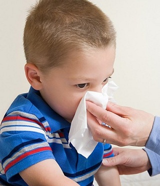 Sơ cứu chảy máu cam cho trẻ em